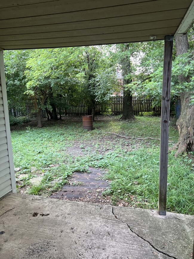 Building Photo - 9819 S Clyde Ave