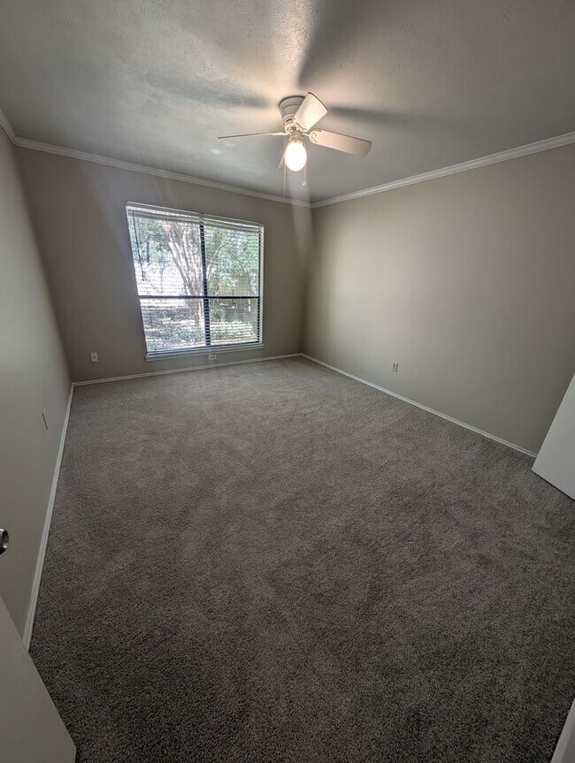 Building Photo - 3BR SFR w/ Garage & In-Unit Laundry in The Woodlands
