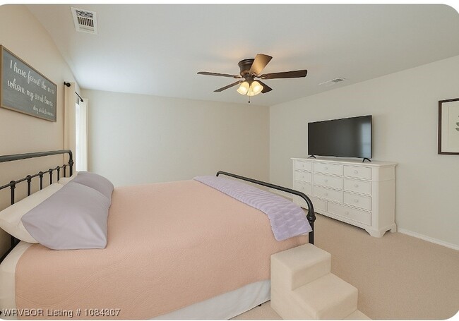 Building Photo - 7822 Huntington Way