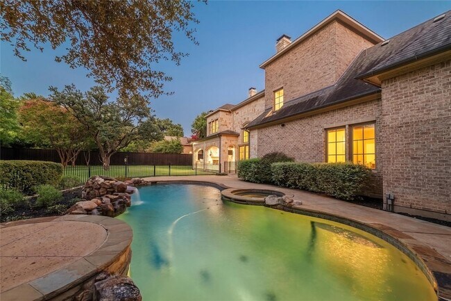 Building Photo - 4311 Brookview Dr