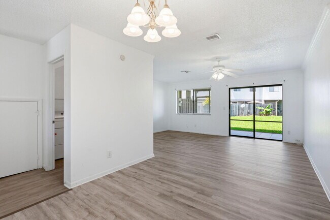 Building Photo - 2305 Seaside Dr