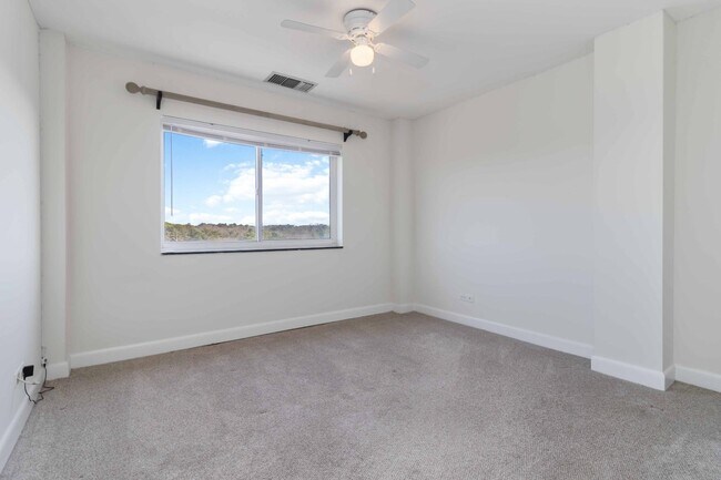 Building Photo - 1501 Clairmont Rd