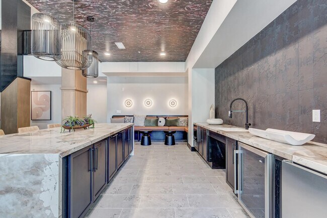 Building Photo - 185 Polaris Pointe