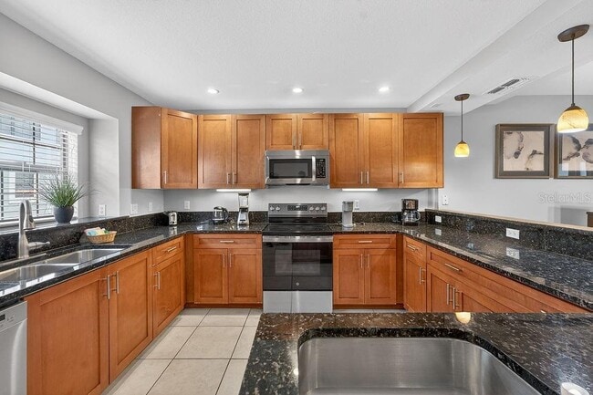 Building Photo - 14525 Damai Ln