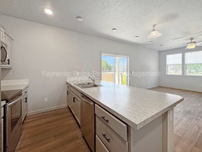 Building Photo - 2304 E Spice Lp
