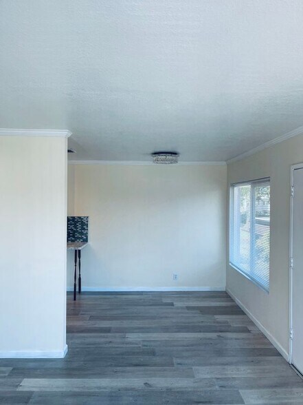 Building Photo - 1129 N Barston Ave