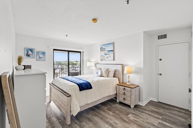 Building Photo - $2,000/month – Snowbird Rental, Oceanfront 2BR/2BA in Myrtle Beach Resort