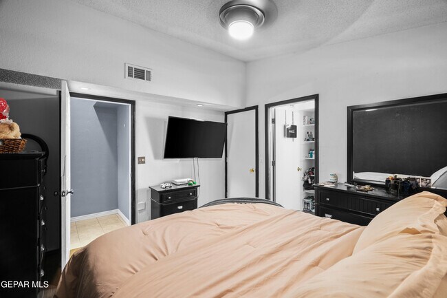 Building Photo - 13475 Sunset Hills Dr