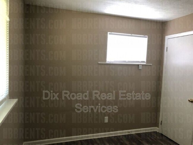 Building Photo - 4855 Live Oak Dr