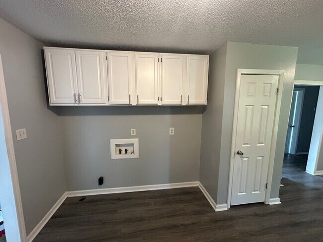 Building Photo - 5222 Longbranch Dr
