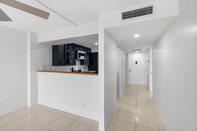 Building Photo - 12 Royal Palm Way
