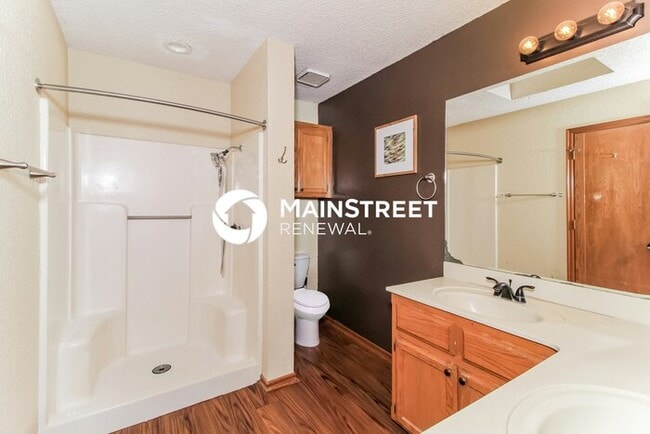 Building Photo - 3 Bedroom Pet-Friendly Home in MOORE, OK with Main Street Renewal