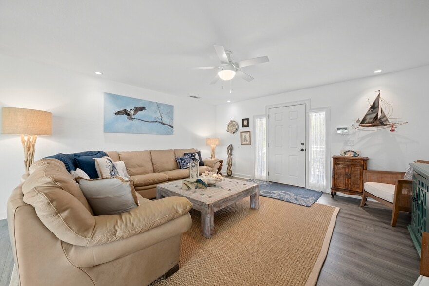 Building Photo - 6093 Henderson Rd