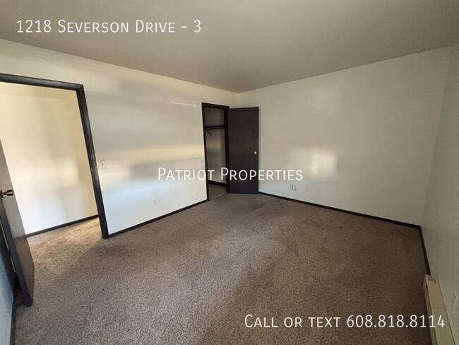 Building Photo - 1 bedroom/ 1 bath apartment in Sun Prairie...