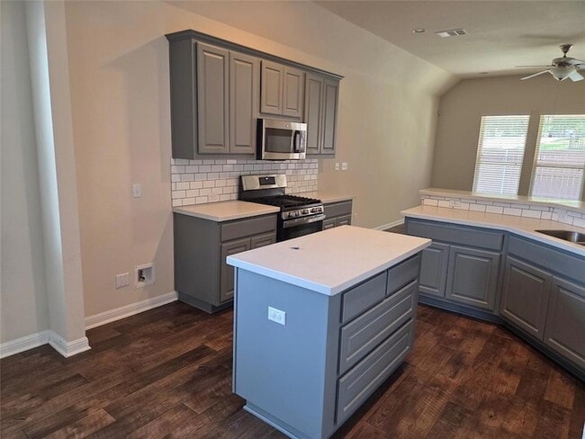 Building Photo - 2832 Coral Valley Dr