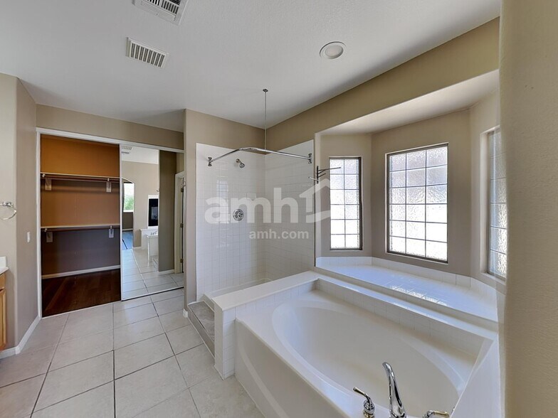 Building Photo - 10820 Canisteo St