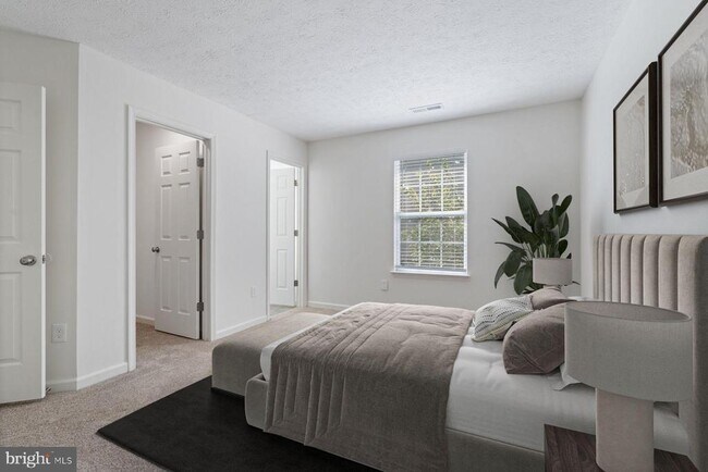 Building Photo - 7022 Dasher Farm Ct