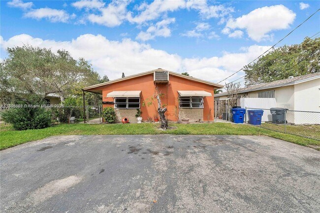 Primary Photo - 5831 Taylor St