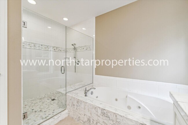 Building Photo - New Exquisitely Designed Dream Home in Lak...