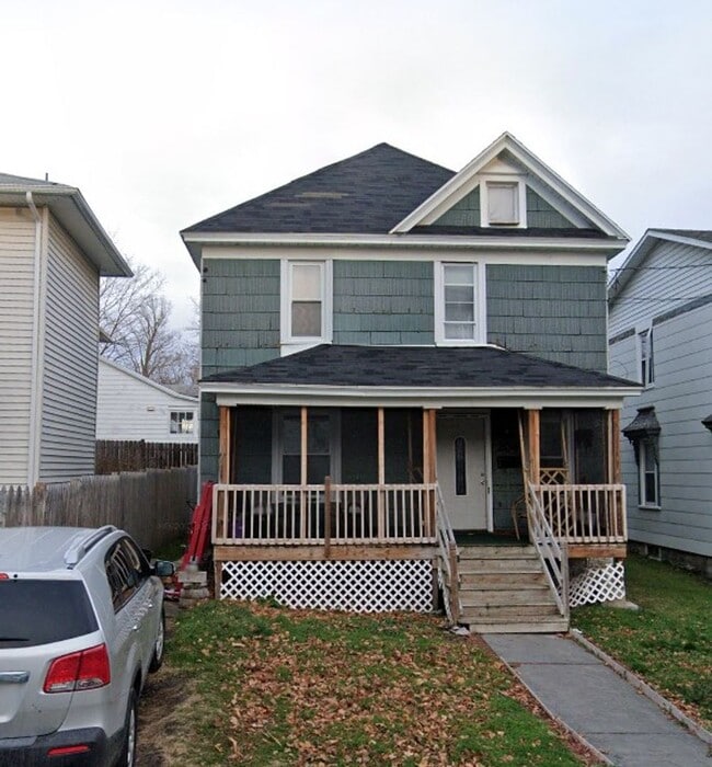 Primary Photo - 3 Bedroom | 1 Bathroom | $1,600