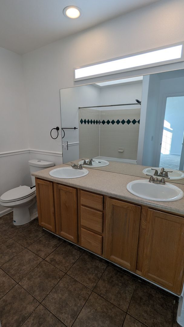 Building Photo - NICE 3 BDRM, 3 BATH, 2-CAR GARAGE + CLUBHOUSE AND POOL! AVAILABLE OCT. 1st