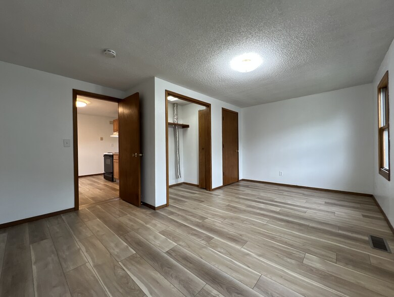 Building Photo - 455 W Locust St