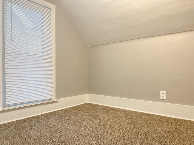 Building Photo - Updated 4 bed 2 bath house right in the heart of Benson.