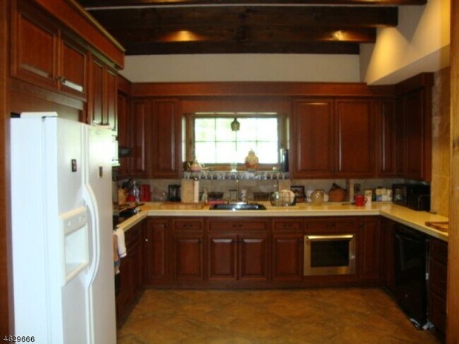 Building Photo - 155 Alpine Trail