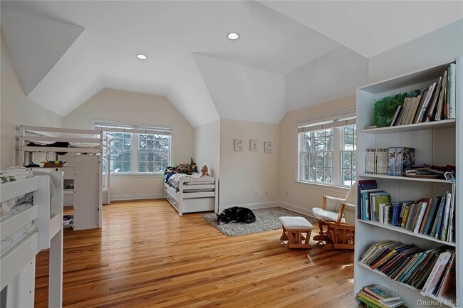 Building Photo - 484 Rosedale Ave