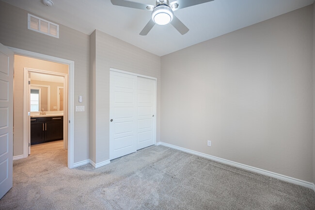 Building Photo - 600 N Carriage Hill Dr