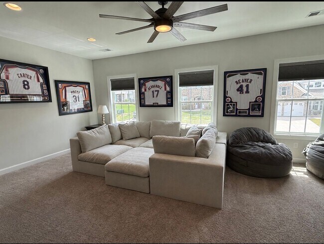 Building Photo - Luxury Living in Simpsonville – Spacious Home with Premium Amenities
