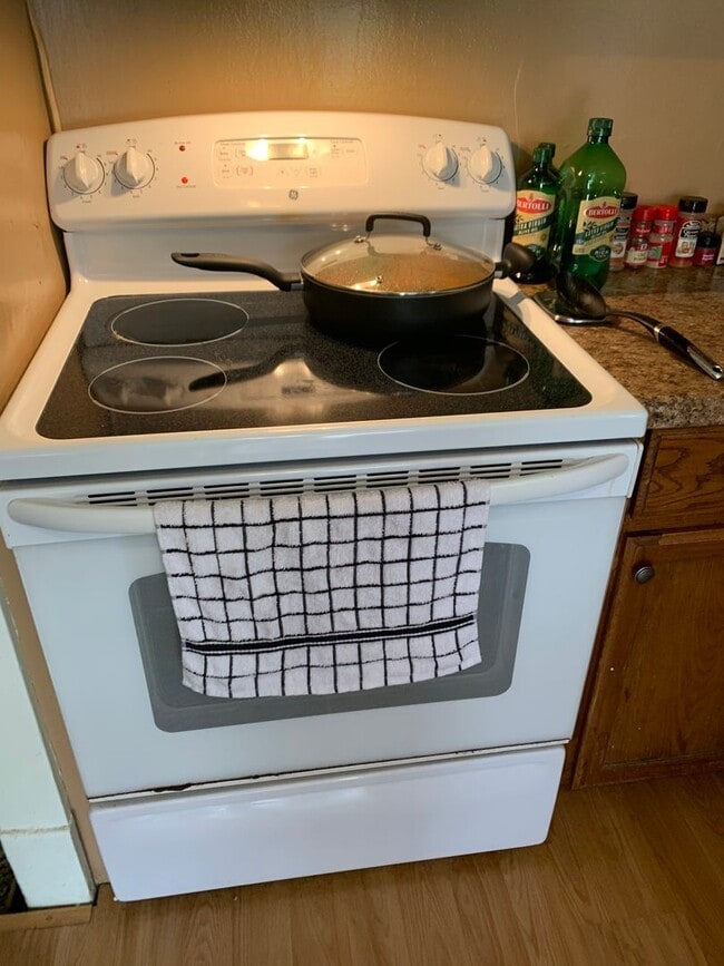 Building Photo - Duluth, MN - 3-bedroom - 2 bathroom - Sing...