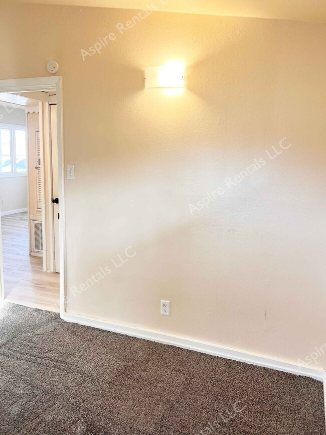 Building Photo - 214 W Worley St