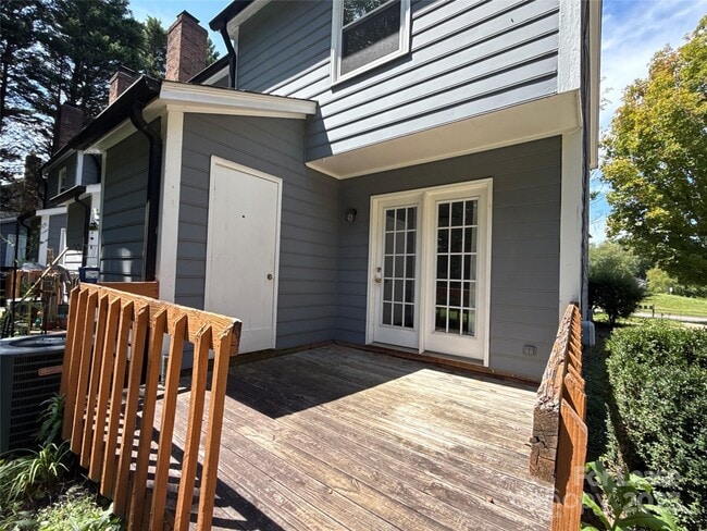 Building Photo - 1724 Village Lake Dr