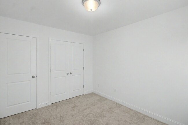 Building Photo - 248 Buckingham Dr