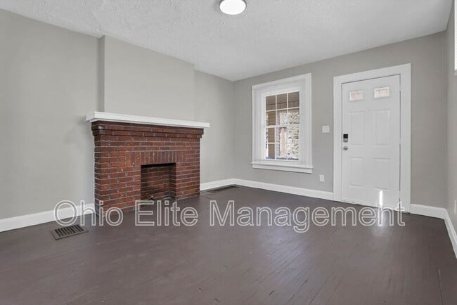 Building Photo - 793 E Starr Ave