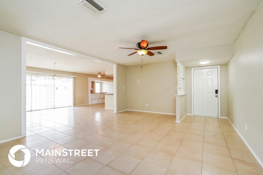 Building Photo - 605 SE 35th St