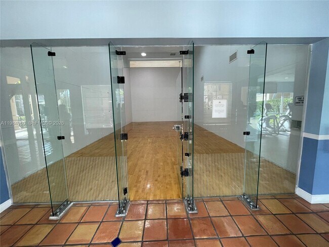 Building Photo - 140 SW 117th Ave