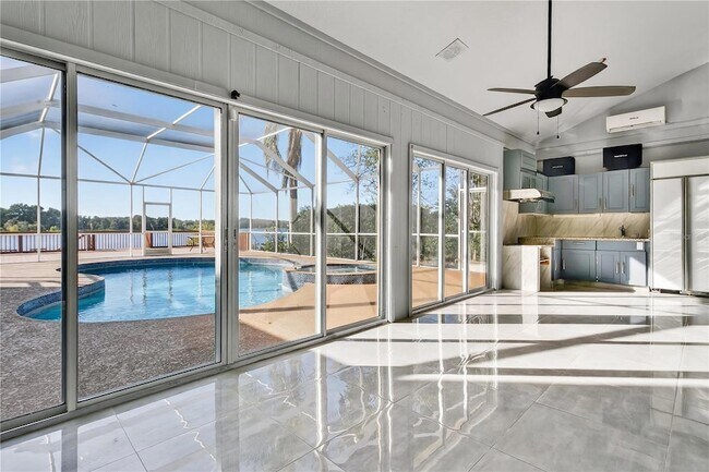 Building Photo - 6719 Fairway Cove Dr