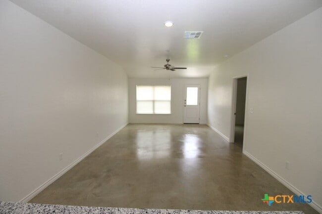 Building Photo - 514 Lost Trl