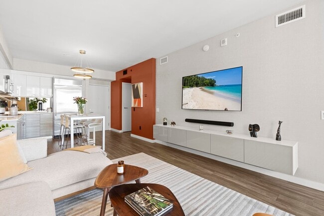 Building Photo - 1300 Brickell Bay Dr