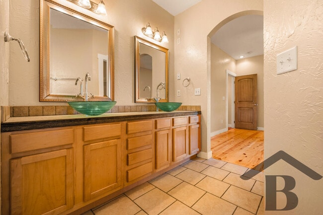 Building Photo - 1522 S Tuscany Ct