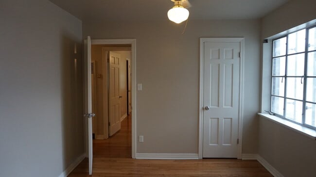 Building Photo - 4 BED 2 BATH 1 CAR GARAGE PLUS CARPORT IN STEVE PENNINGTON ADDITION