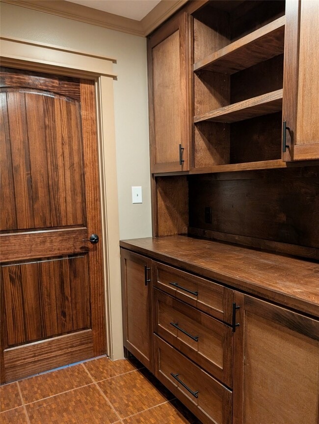 Building Photo - 807 Poppets Way