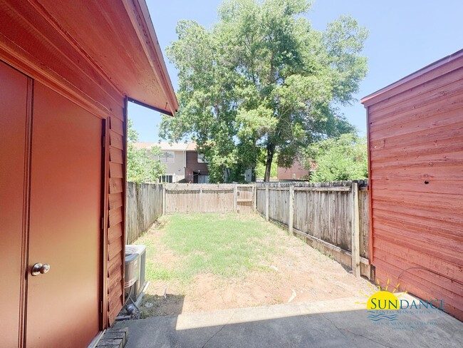 Building Photo - Newly Renovated 2BR/1.5BA Townhouse in For...