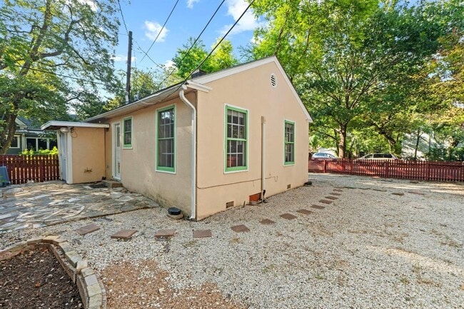 Building Photo - 204 W 43rd St