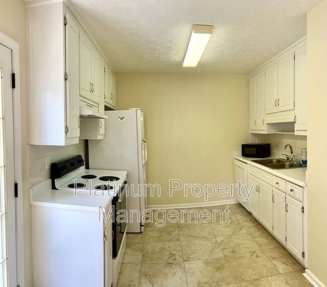 Building Photo - 1022 Windsor Dr