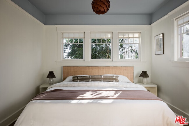 Building Photo - 2606 W Ave 30