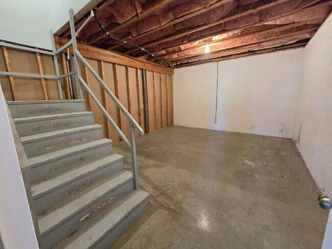 Building Photo - 991 Haggard Dr