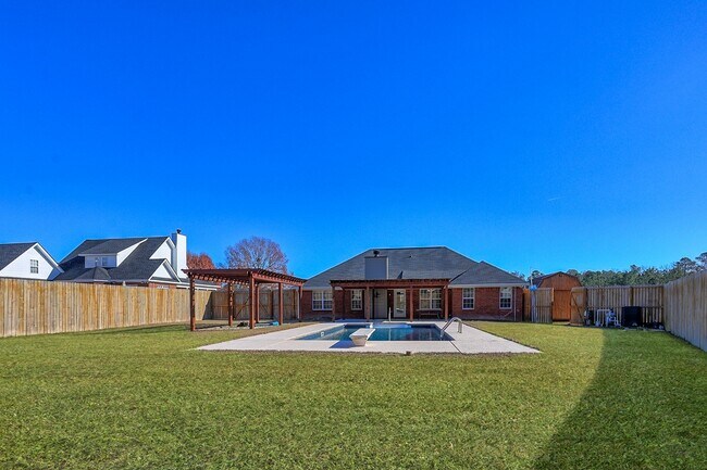 Building Photo - 204 Birch Dr